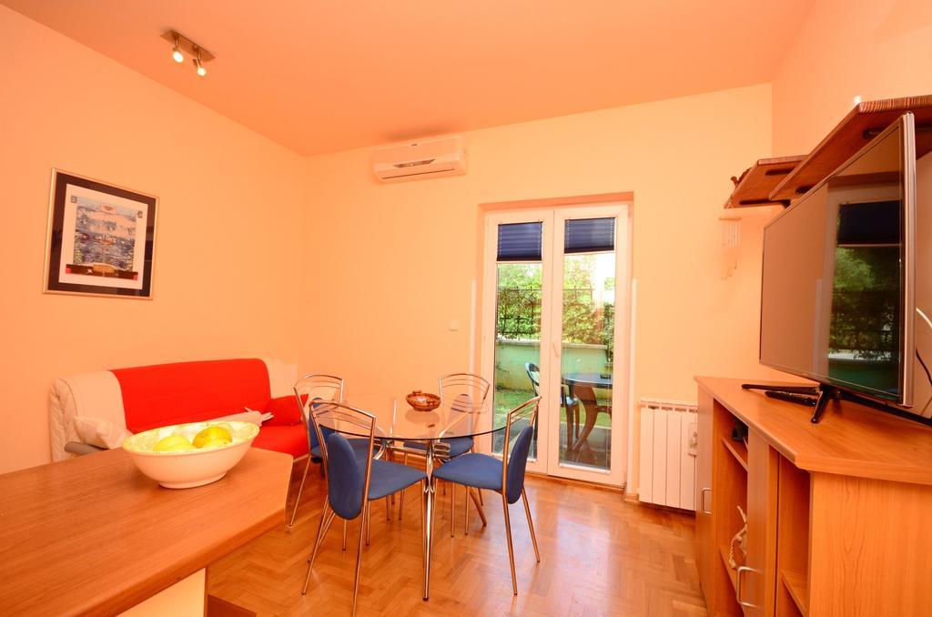 Apartment Blazenka Pula Exterior photo